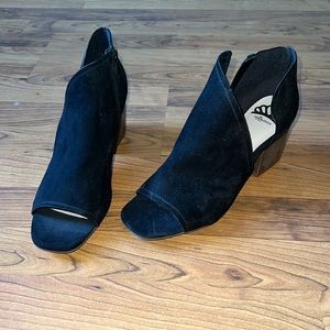 NWOT Fergalicious Black heels